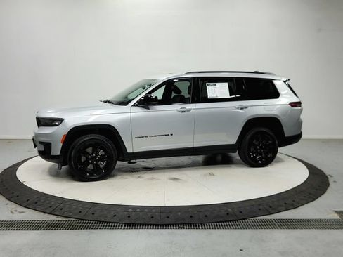 Used 2023 Jeep Grand Cherokee L Laredo RWD image 5