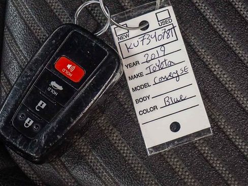 Used 2019 Toyota Camry SE image 18