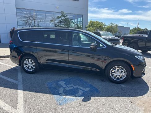 New 2026 Chrysler Pacifica Select image 39