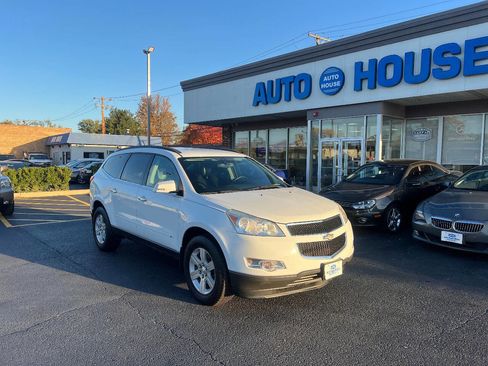 Used 2010 Chevrolet Traverse LT w/ Personal Connectivity Package image 3