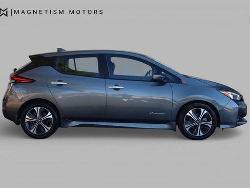 Used 2018 Nissan Leaf SV w/ SV Technology Package image 2