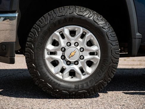 Used 2021 Chevrolet Silverado 3500 LT w/ Convenience Package AWD/4WD image 11