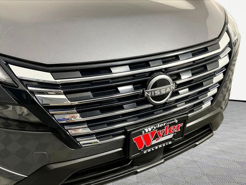 Certified 2025 Nissan Rogue SV FWD image 31