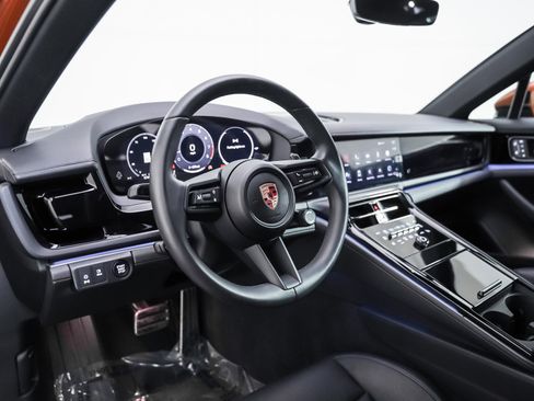 Certified 2025 Porsche Panamera image 4