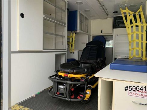 Used 2014 Chevrolet Express 4500 w/ Ambulance Package image 11