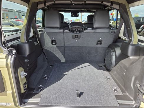 New 2026 Jeep Wrangler Unlimited Rubicon AWD/4WD image 29