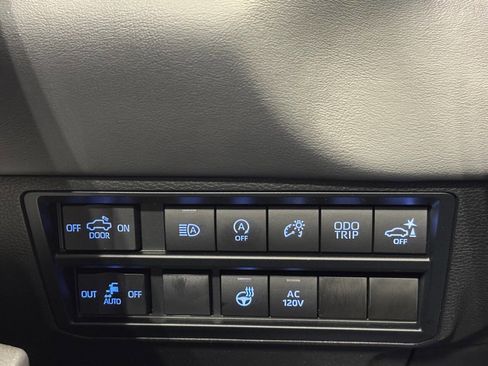 Used 2023 Toyota Tundra Platinum w/ Advanced Package AWD/4WD image 39