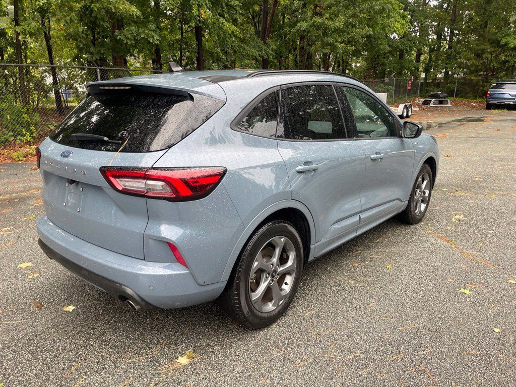 Used 2024 Ford Escape ST-Line w/ Tech Pack #1 FWD image 4