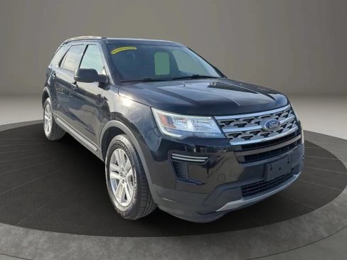 Used 2018 Ford Explorer XLT AWD/4WD image 1