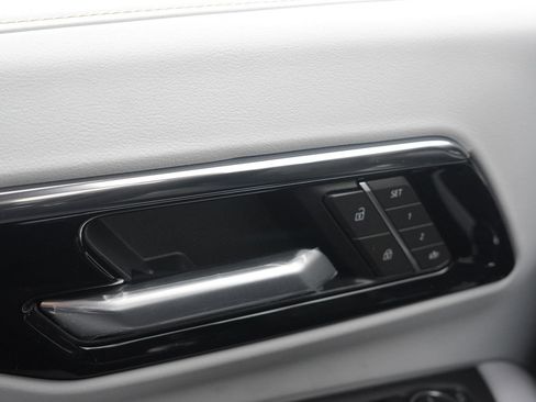 New 2026 Chevrolet Suburban Premier image 19