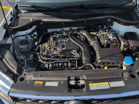 Used 2022 Volkswagen Taos SE FWD image 9