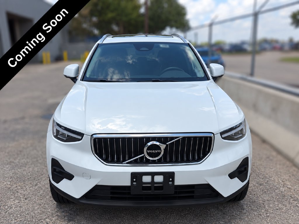 Certified 2025 Volvo XC40 B5 Plus AWD/4WD image 7