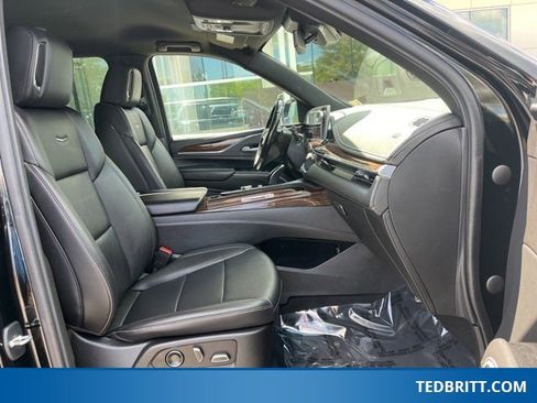 Used 2021 Cadillac Escalade ESV Luxury image 28