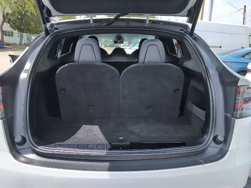 Used 2022 Tesla Model X image 28