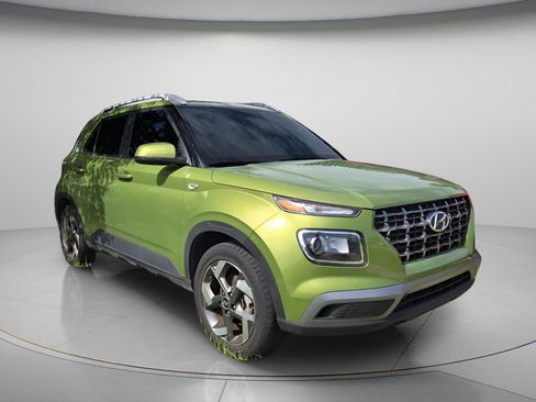 Used 2023 Hyundai Venue SEL w/ Cargo Package FWD image 4