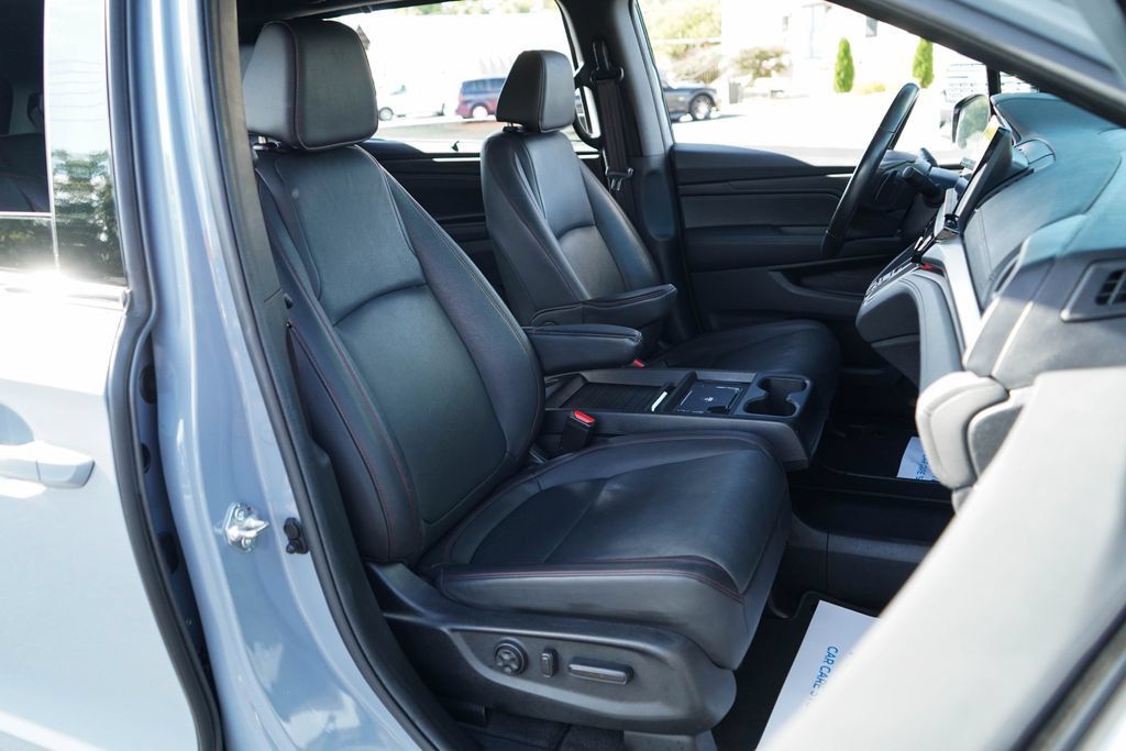 Used 2025 Honda Odyssey Sport-L image 12