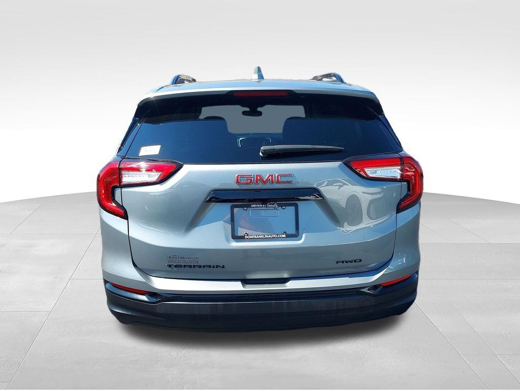 Used 2024 GMC Terrain SLE w/ Driver Convenience Package AWD/4WD image 4