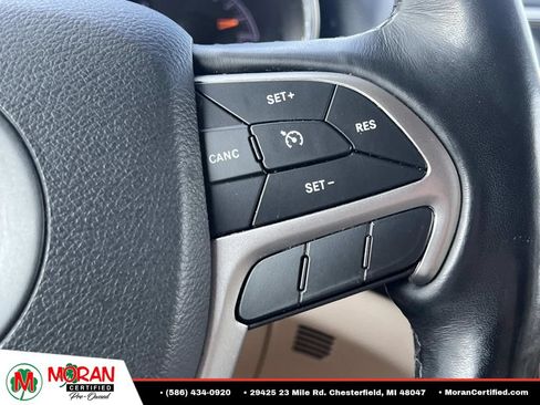 Used 2020 Jeep Grand Cherokee Laredo AWD/4WD image 24