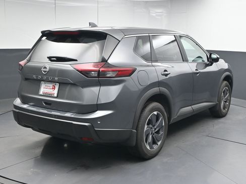 Used 2026 Nissan Rogue SV image 8