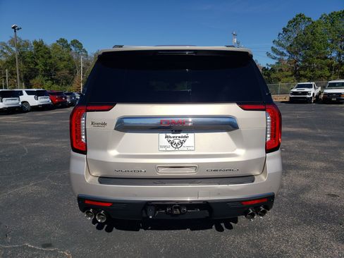 Used 2021 GMC Yukon Denali w/ Denali Premium Package image 8