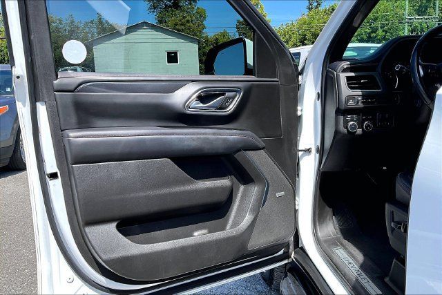 Used 2021 Chevrolet Tahoe RST w/ Luxury Package AWD/4WD image 17
