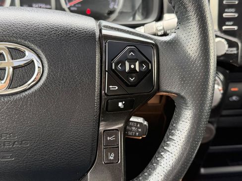 Used 2022 Toyota 4Runner TRD Off-Road Premium AWD/4WD image 22