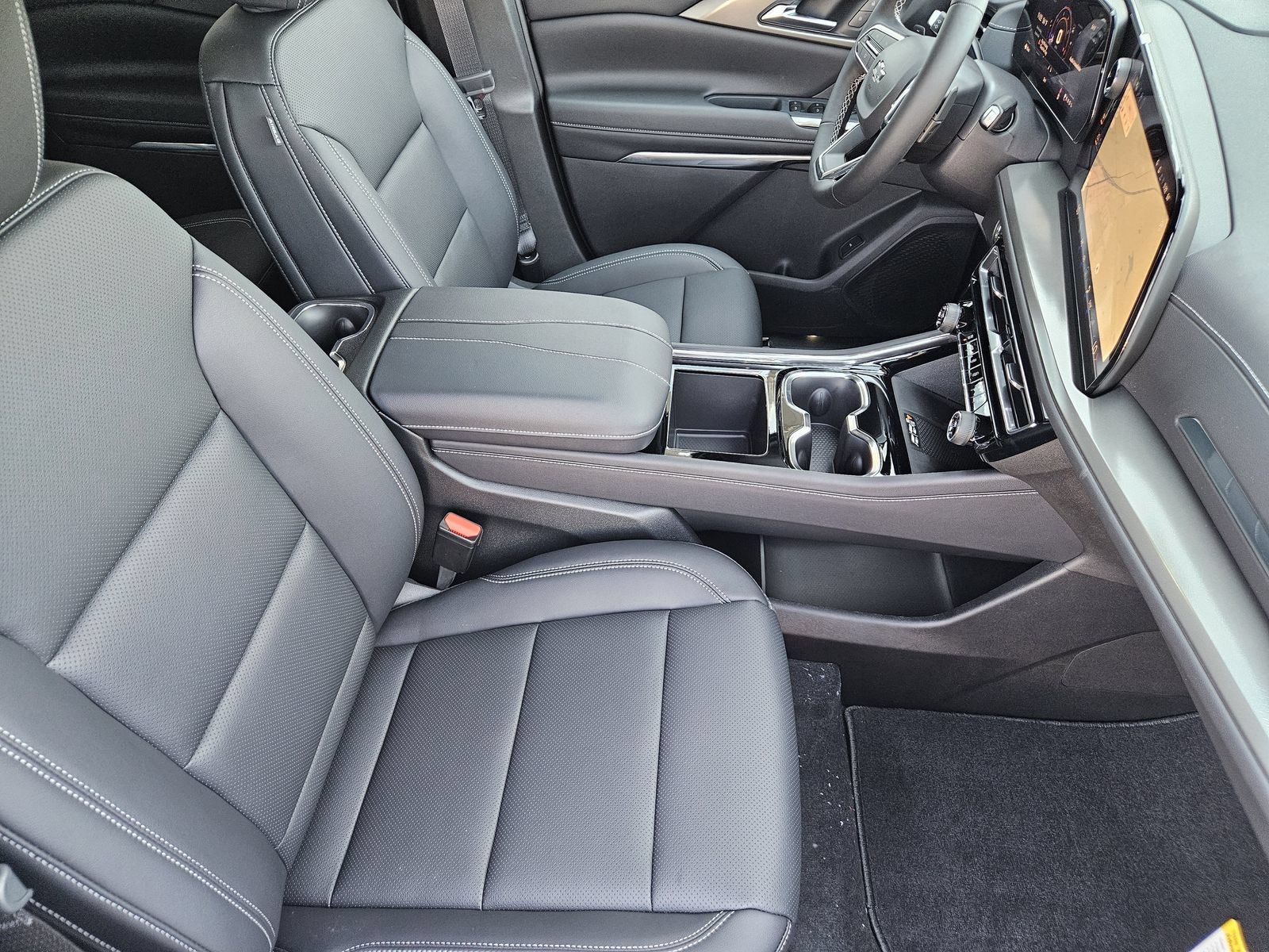 New 2027 Chevrolet Traverse LT w/ Midnight/Sport Edition FWD image 15