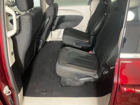 Used 2017 Chrysler Pacifica Touring FWD image 15