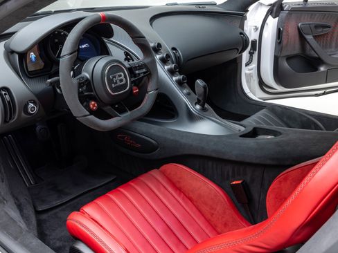 Used 2021 Bugatti Chiron Pur Sport image 13