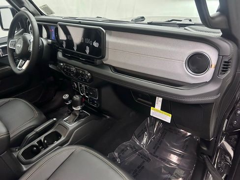 New 2025 Jeep Wrangler Unlimited Sahara w/ Safety Group AWD/4WD image 17