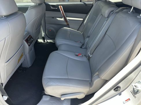 Used 2013 Toyota Highlander Limited AWD/4WD image 21