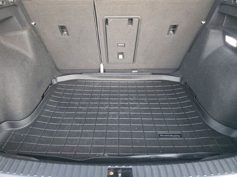 Used 2025 Volkswagen Taos SE image 23