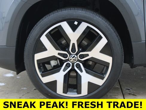 Certified 2023 Volkswagen Taos SEL AWD/4WD image 31