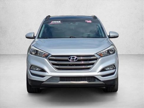 Used 2016 Hyundai Tucson Limited w/ Option Group 03 FWD image 2