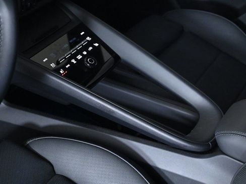 Certified 2025 Porsche Macan Electric image 26