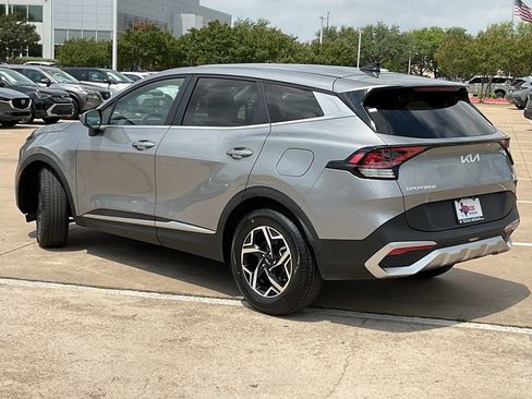 Used 2025 Kia Sportage LX FWD image 7
