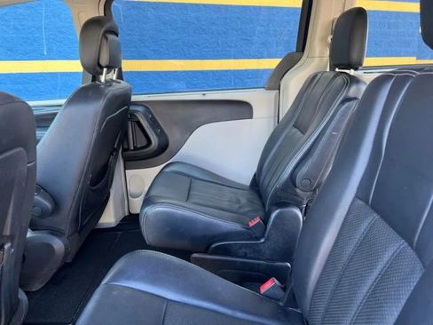 Used 2013 Chrysler Town & Country Touring-L w/ Entertainment Group #2 image 20