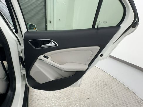 Used 2020 Mercedes-Benz GLA 250 image 28