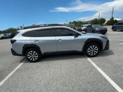 Used 2024 Subaru Outback Premium AWD/4WD image 9