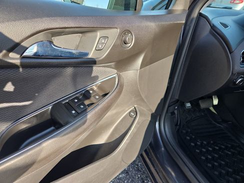 Used 2017 Chevrolet Cruze LT image 22
