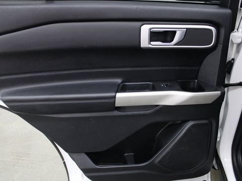 Used 2021 Ford Explorer XLT w/ Equipment Group 202A image 19