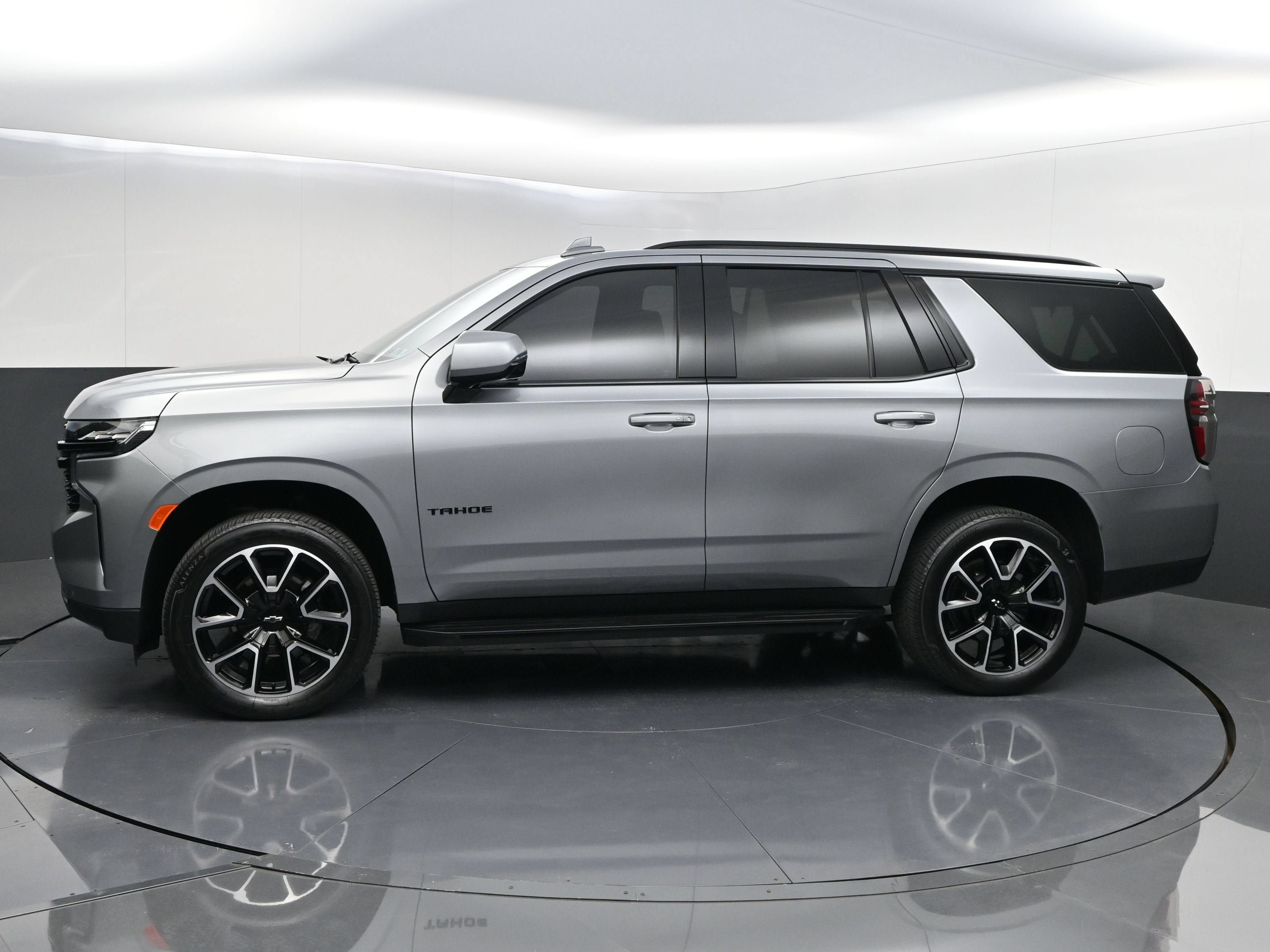 Certified 2024 Chevrolet Tahoe RST w/ Luxury Package AWD/4WD image 5