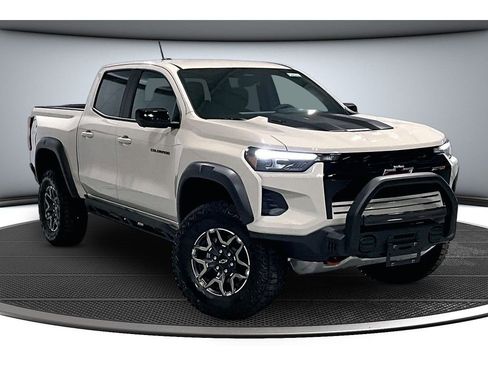 New 2026 Chevrolet Colorado ZR2 w/ Off-Road Front Bumper Package AWD/4WD image 2