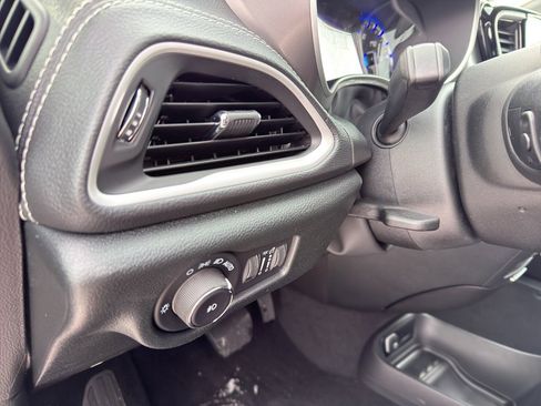 New 2026 Chrysler Pacifica Select image 14