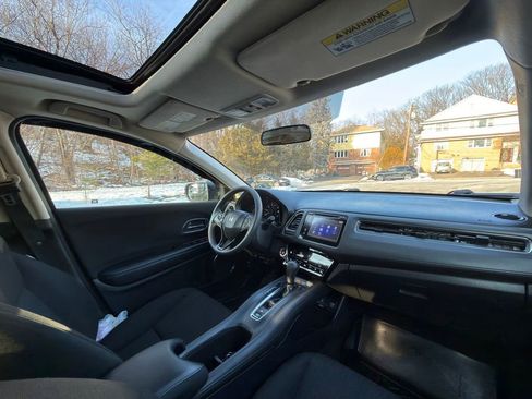 Used 2018 Honda HR-V EX image 29
