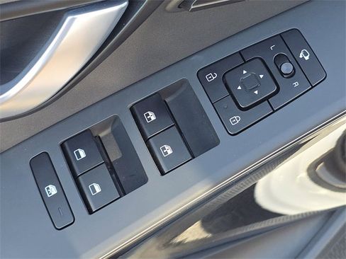 Certified 2024 Kia Niro SX image 21