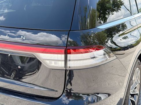 Used 2025 Lincoln Aviator Reserve w/ Illumination Package RWD image 10