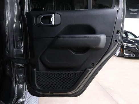 Used 2019 Jeep Wrangler Unlimited Sahara image 27