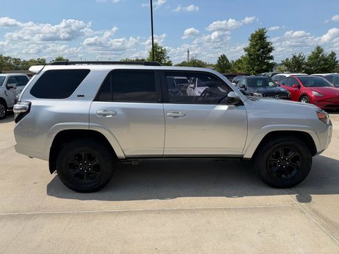 Used 2019 Toyota 4Runner SR5 RWD image 4