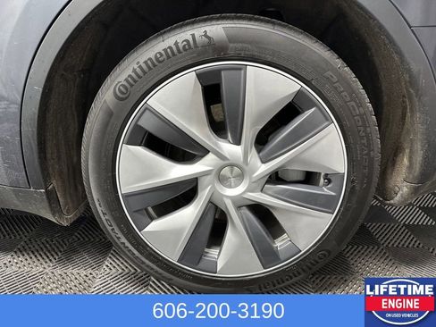 Used 2022 Tesla Model Y Long Range image 8